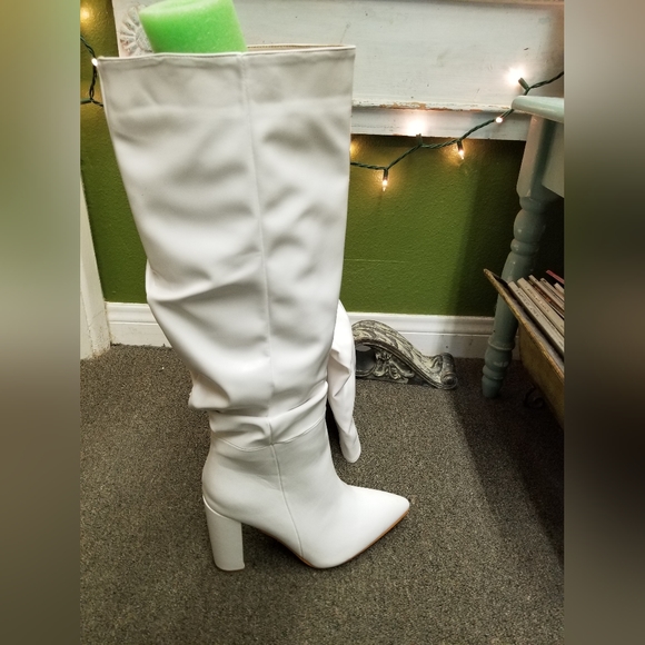 Emery Rose White Block Heel Knee High Boots. - Picture 2 of 3